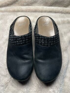 Dansko clog size 39 or us 8.5-9